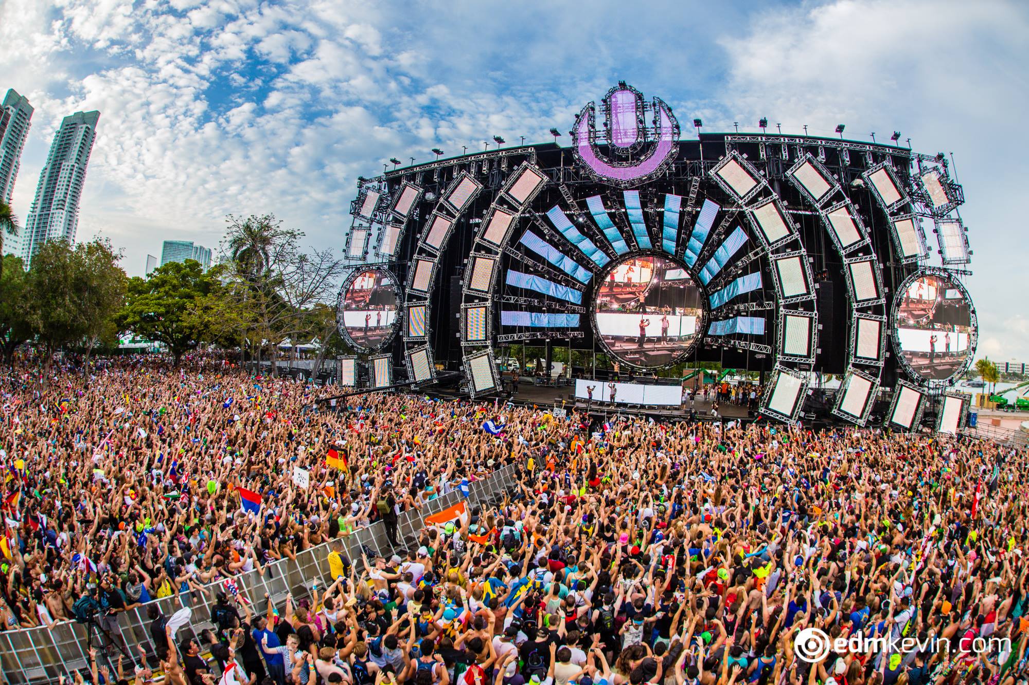 JoiningHands, image size:2000x1333